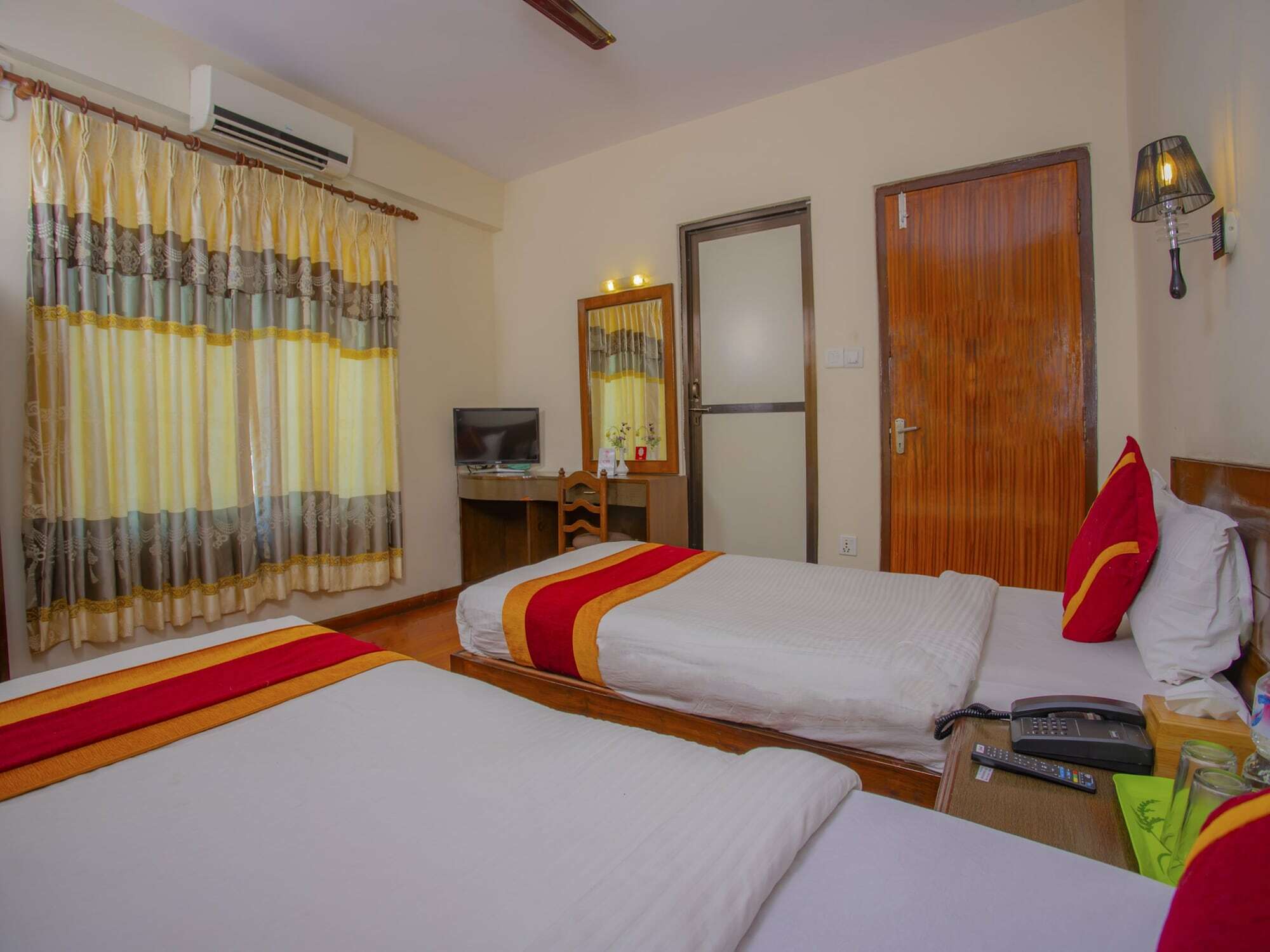 Hotel Garuda Inn Pokhara Extérieur photo